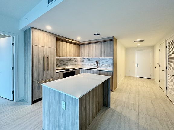 5th image of 77 SE 5th St #4002