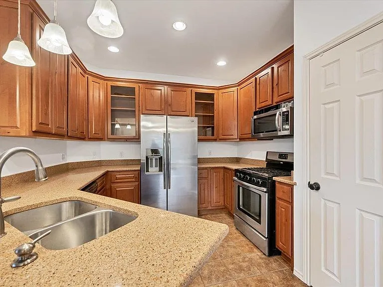 4600 Rivka Cv — Photo 14