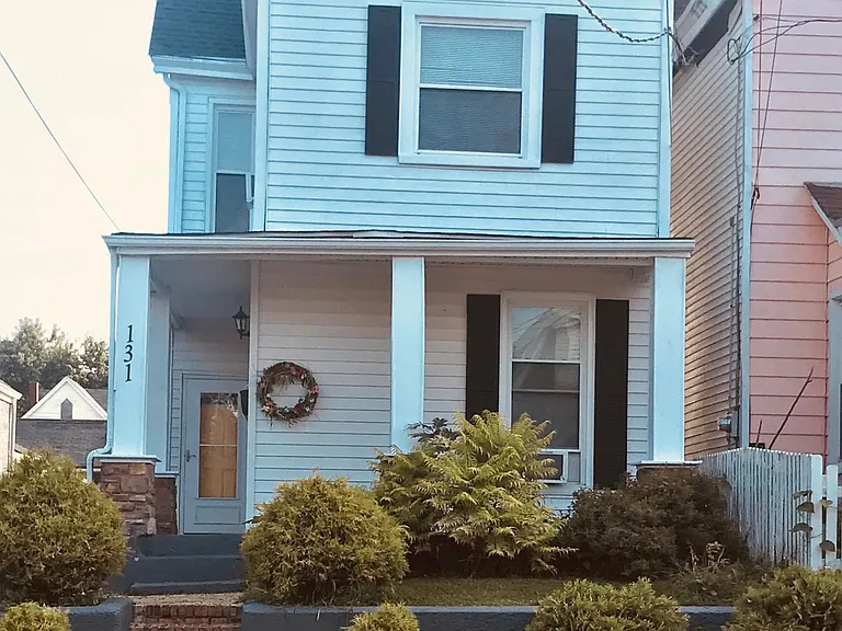 131 Ward Ave #1 — Photo 1