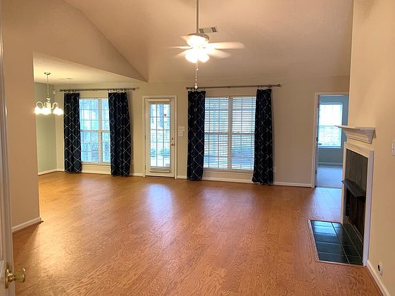 3rd image of 705 Bradford Ln
