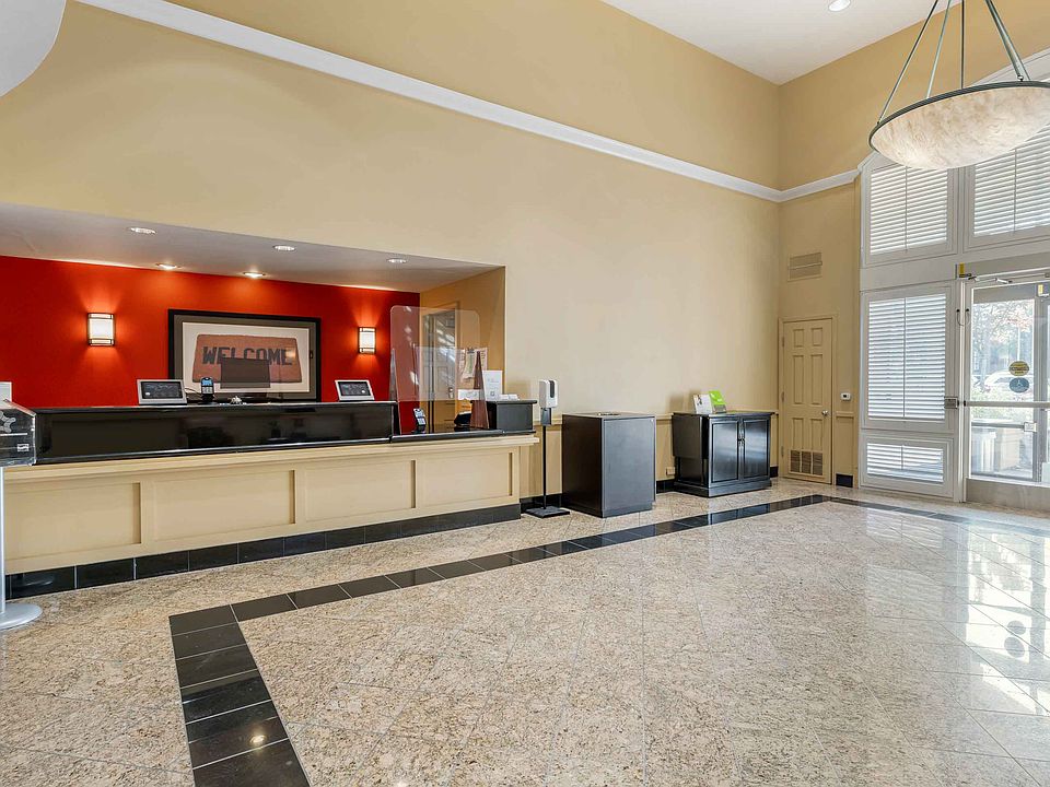 Lobby and Guest Check-in