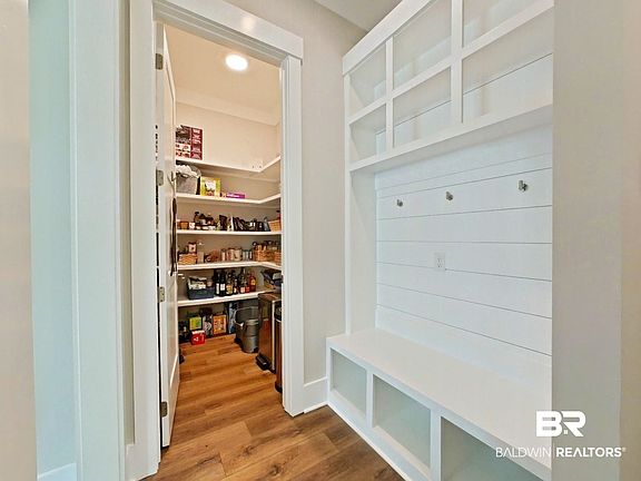 5th image of 7087 Lakeview Dr