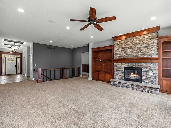3rd image of 1406 Oakwood Dr