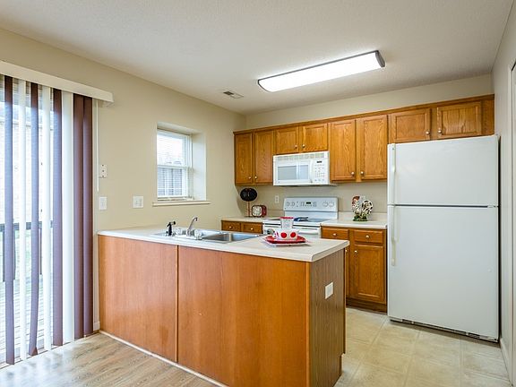 2nd image of 856 Camelot Ln