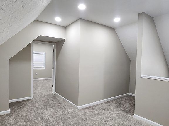 5th image of 1023 W 6TH