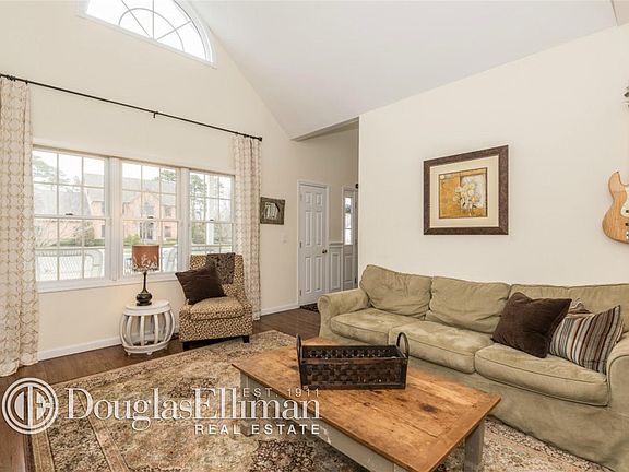 5th image of 11 Gibbons Ct