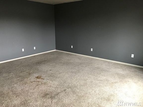 5th image of 132 Silverdust Dr