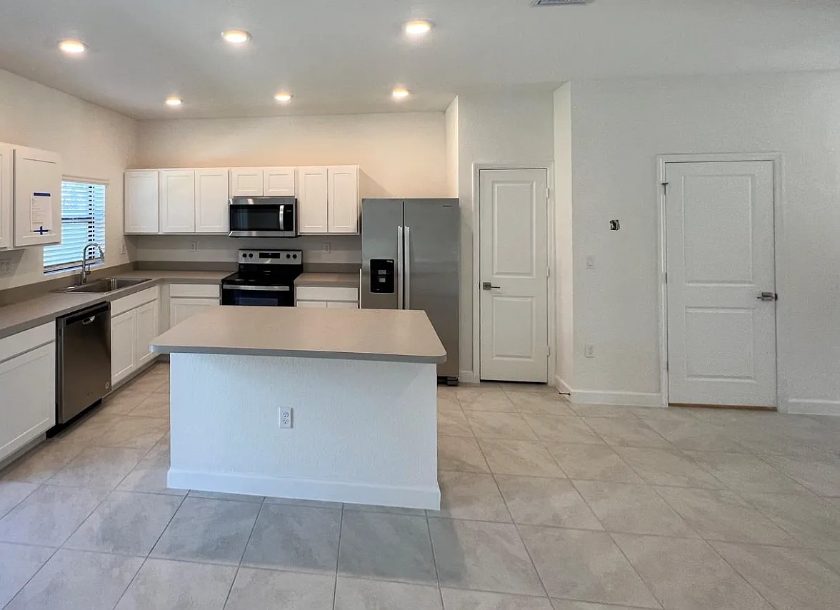 3 bed, 2.5 bath, 1490 sqft, $2,250 — Photo 3