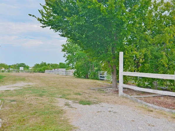 1003B 24th St, San Leon, TX 77539