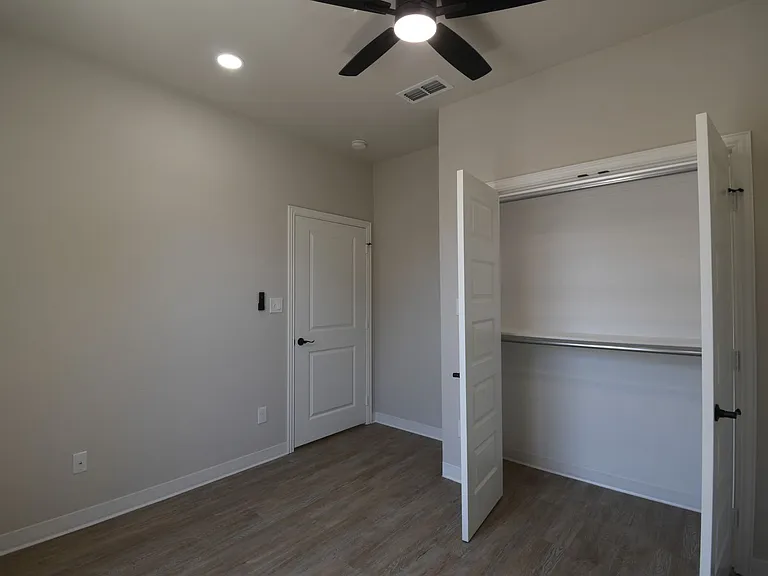 1158 E Earle St — Photo 20