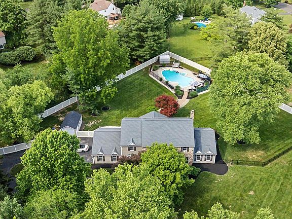 3rd image of 1347 Heller Dr