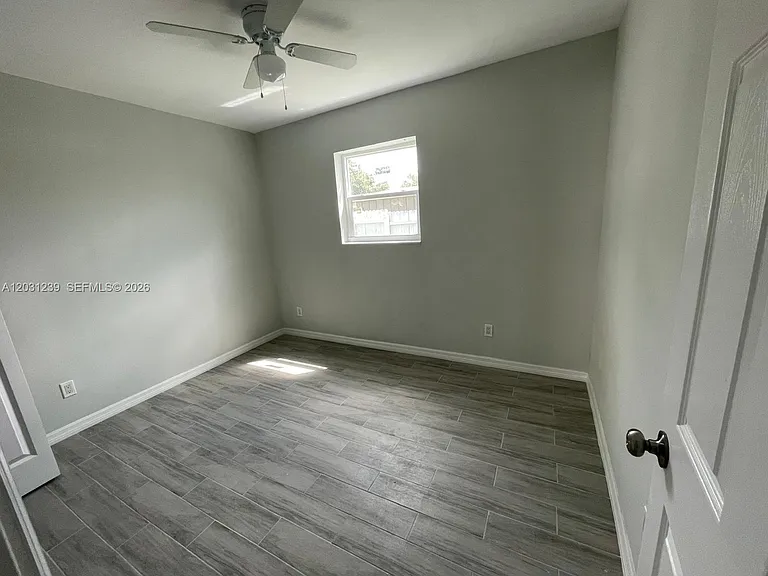 3921 SW 31st Dr — Photo 11