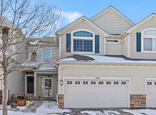 562 Gunnison Ct, Gilberts, IL 60136