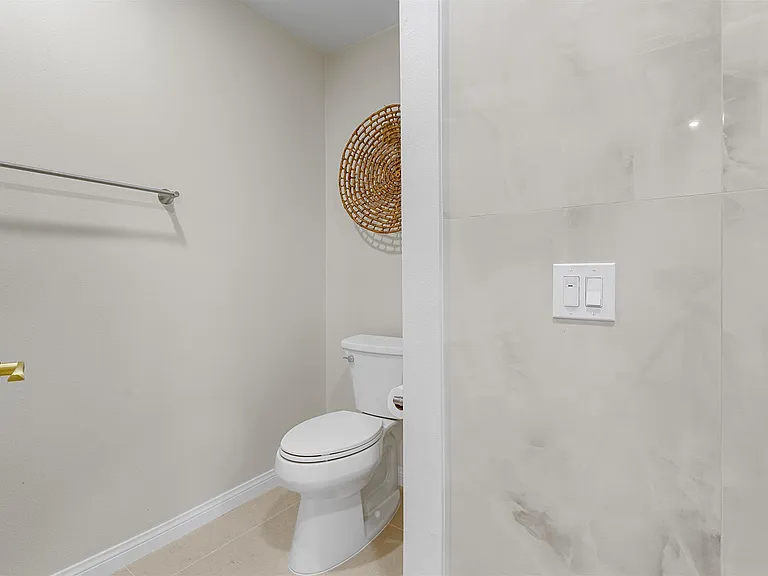 16932 Edgewater Ln — Photo 21