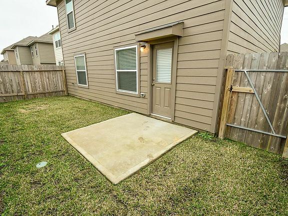 5th image of 11939 Munich Dr