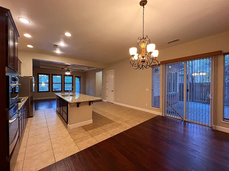 10880 Pentwater Dr — Photo 3