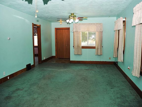 5th image of 610 E 6th St