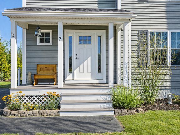 4th image of 7 Blue Spruce Farm Road