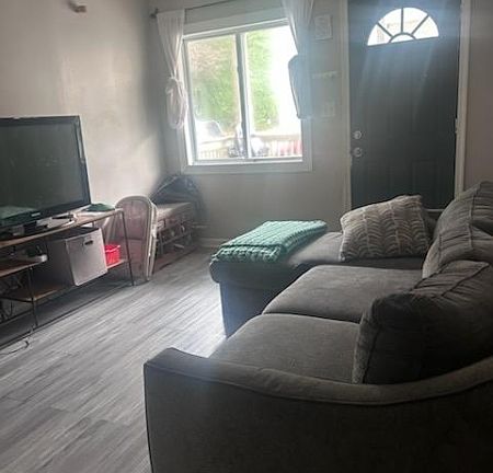 3rd image of 35A Bennett St