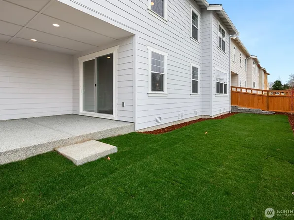 592 SW 97th Street #2, Seattle, WA 98106