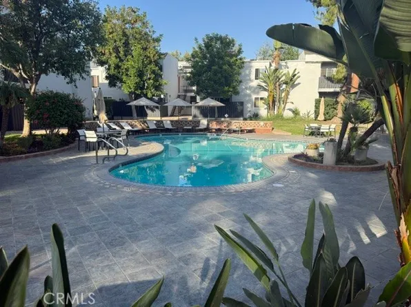 18645 Hatteras St, Tarzana, CA 91356