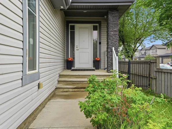 1051 174th St SW, Edmonton, AB T6W 1Z6