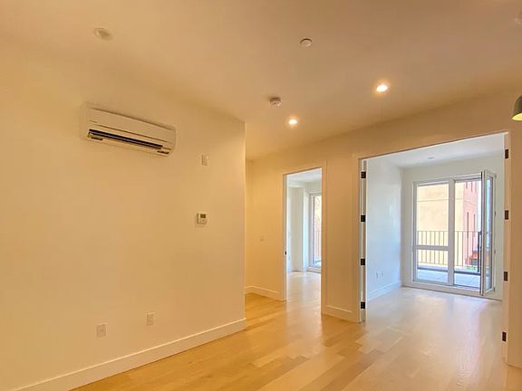 5th image of 426 Tompkins Ave #2I