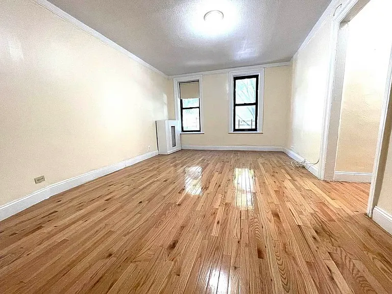 560 Audubon Ave #1R — Photo 1
