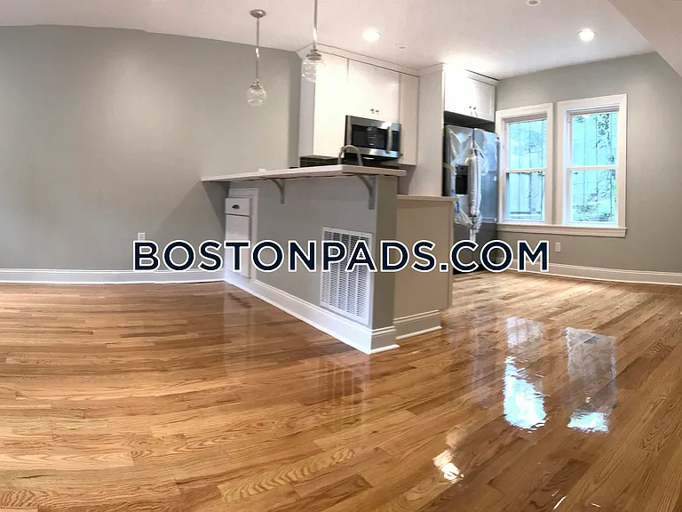 6 Saint James St — Photo 2