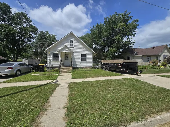 433 N 10th St, Adel, IA 50003