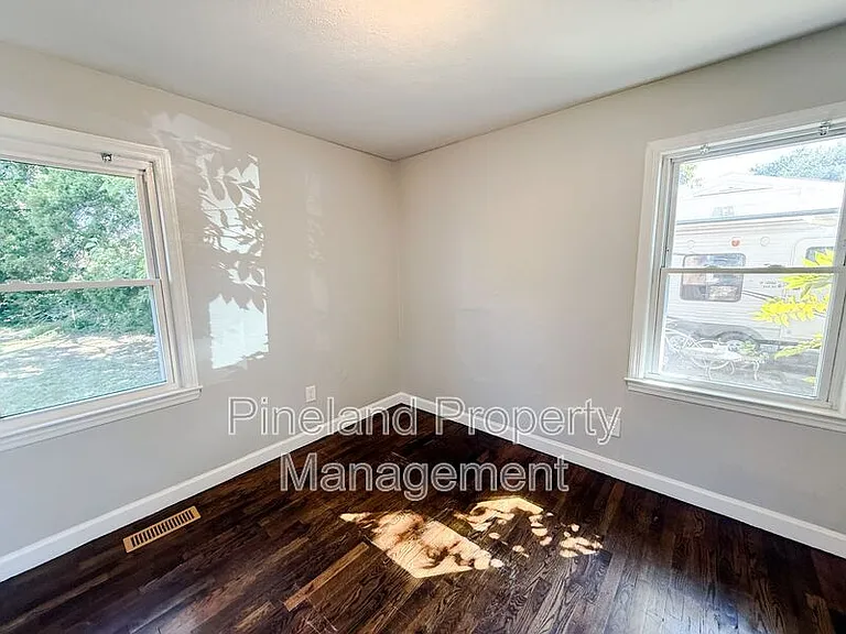 5124 Palmetto Ln — Photo 9