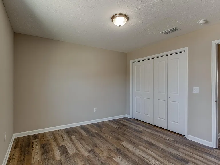 313 N Diagonal St — Photo 19