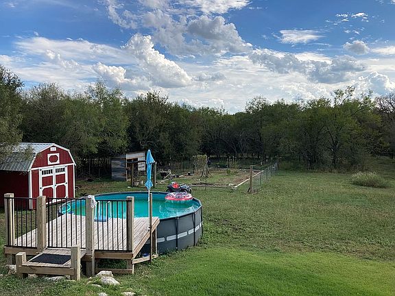 4th image of 390 Hunter Hills Dr