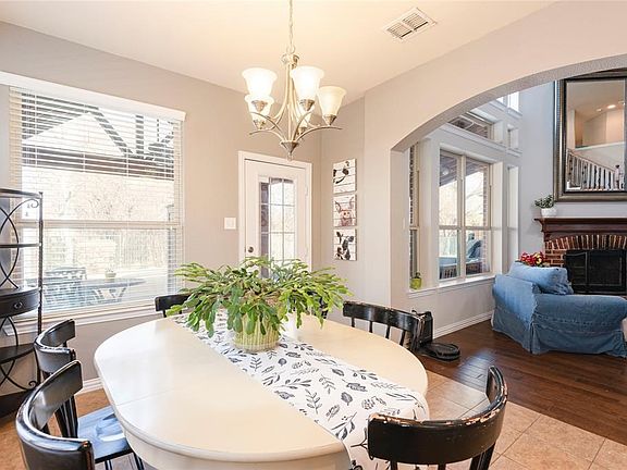 5th image of 3010 Leslie Dr
