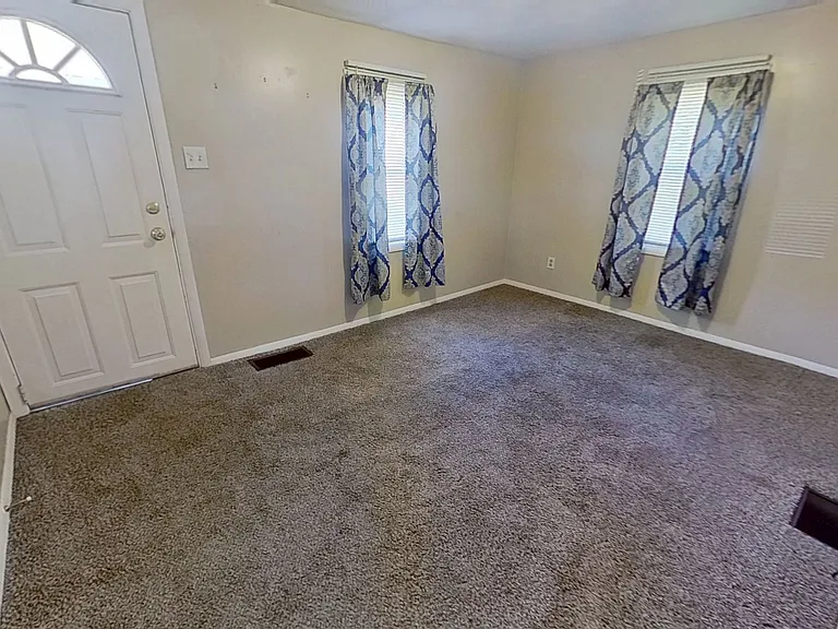 137 Pear Ave — Photo 5