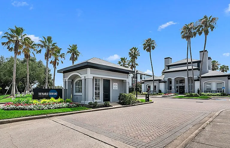 The Palms at Clear Lake Apartments — Photo 41