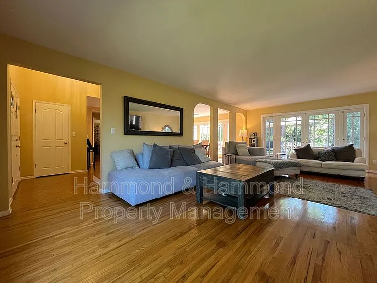 8422 Fable Ave — Photo 8