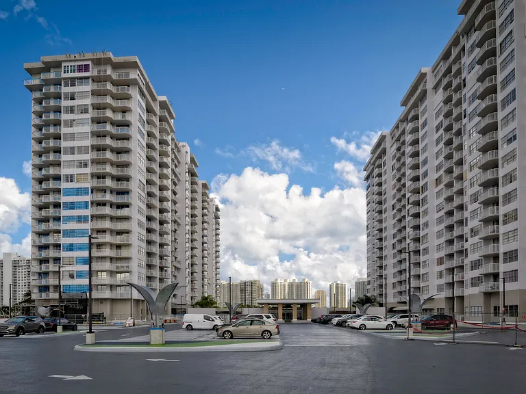 18081 Biscayne Blvd #403 — Photo 24