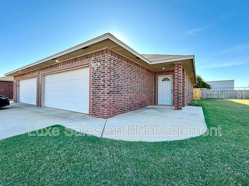 1st image of 1328 Garden Gate Dr Unit B