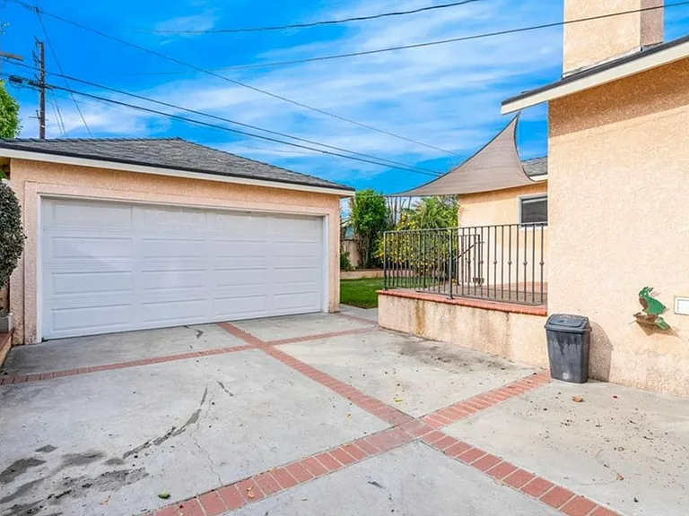 4759 Hackett Ave — Photo 26