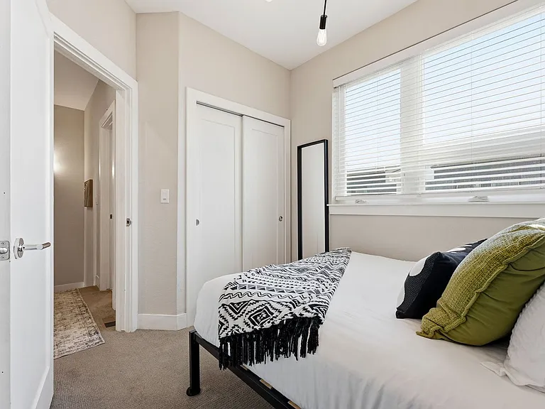 1731 Irving St #105 — Photo 44