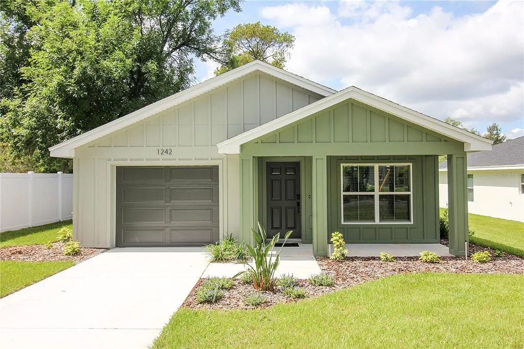 3 bed, 2.0 bath, 1484 sqft, $2,100 — Photo 1