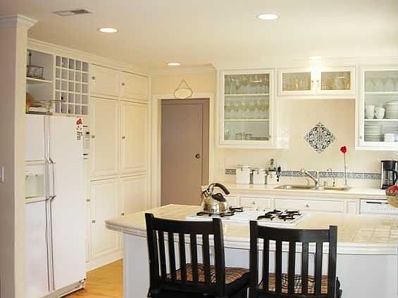 2nd image of 287 Sherwood St