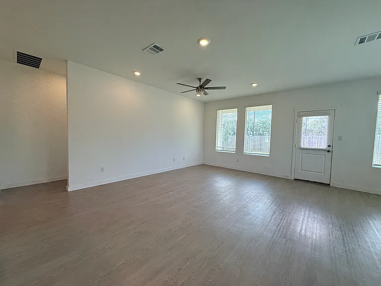 31979 Rustle Pkwy — Photo 8