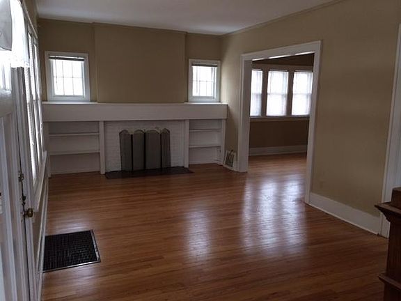 2nd image of 914 Grant St