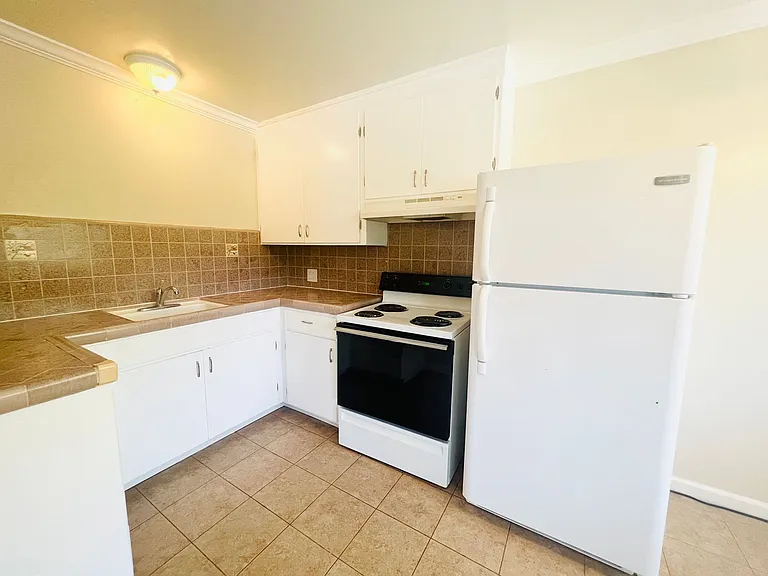 1290 Brookfield Ave — Photo 4