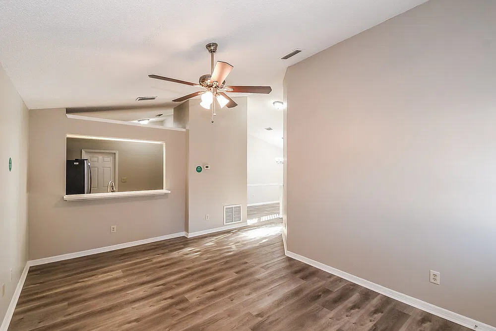 3 bed, 2.0 bath, 1139 sqft, $1,695 — Photo 4