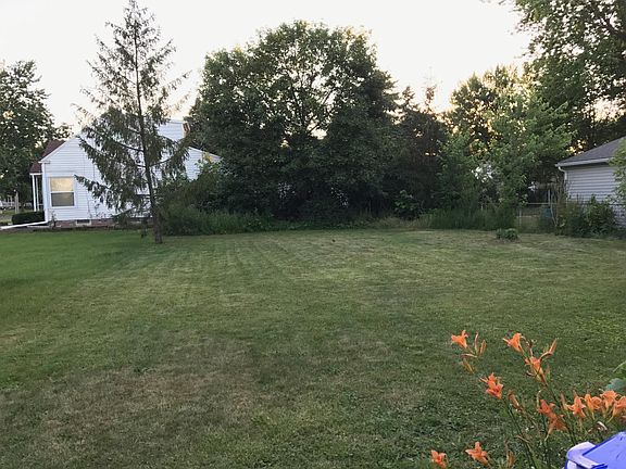 3rd image of 3246 Oakwood Dr