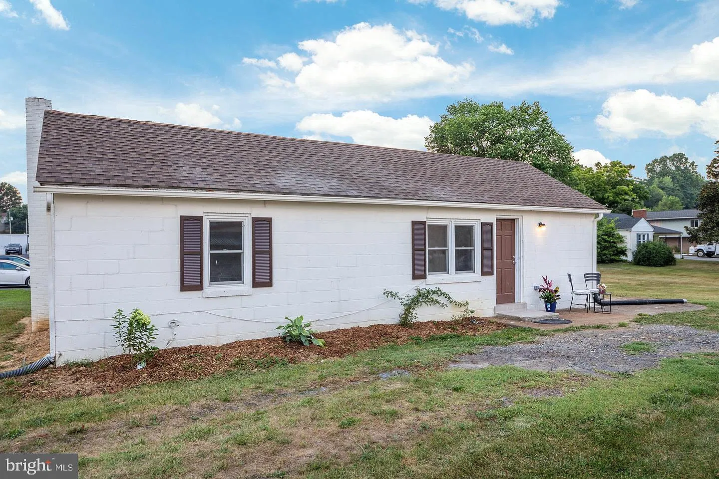 3 bed, 2.0 bath, 912 sqft, $2,000 — Photo 1