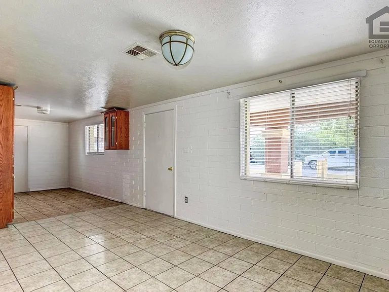 6321 W Whitton Ave — Photo 9